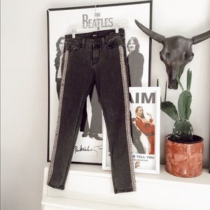 Urban Outfitters Mid Rise \ Cropped Skinny Jeans